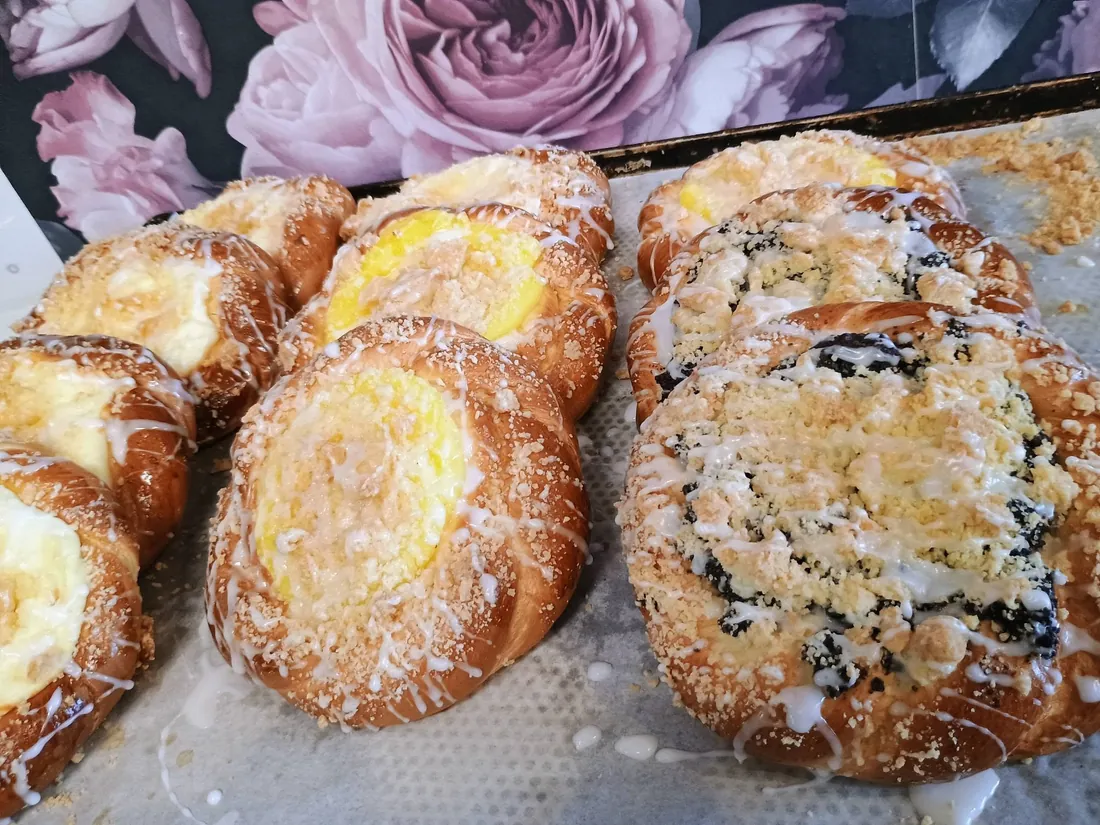 Drożdżówki z serem i kruszonką